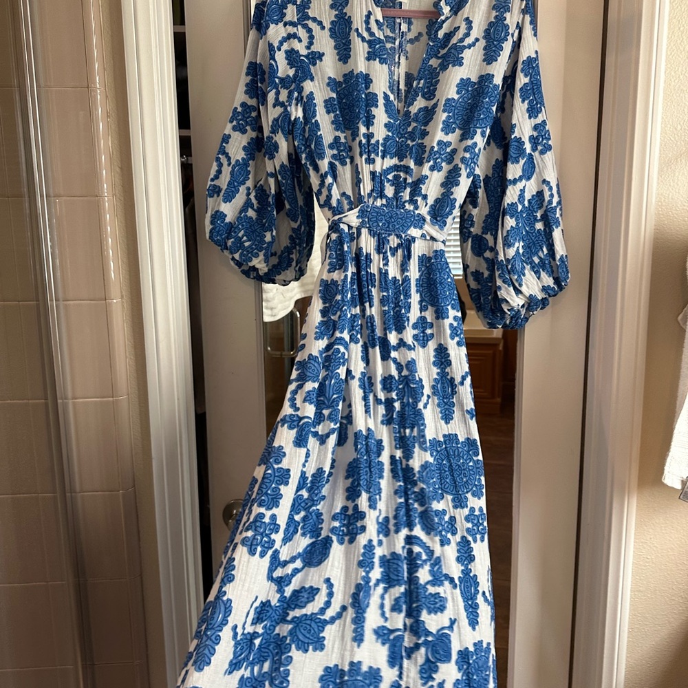 H&M Blue and White 3/4 Sleeve Dress